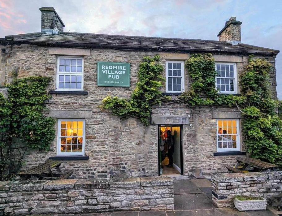 Redmire Village Pub Buitenkant foto